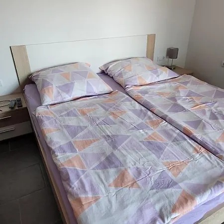 Twins Markovic Apartment Pula
